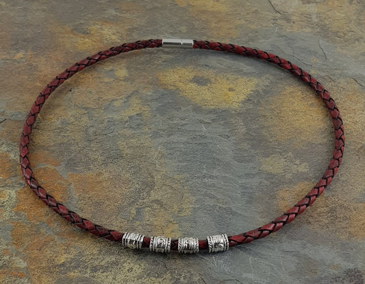 Dark red & Black fleck leather 4 mm Round